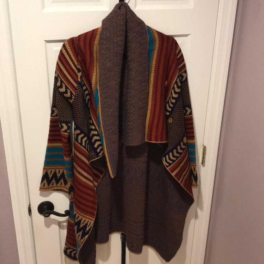 Aztec Long sweater size small, no tags.